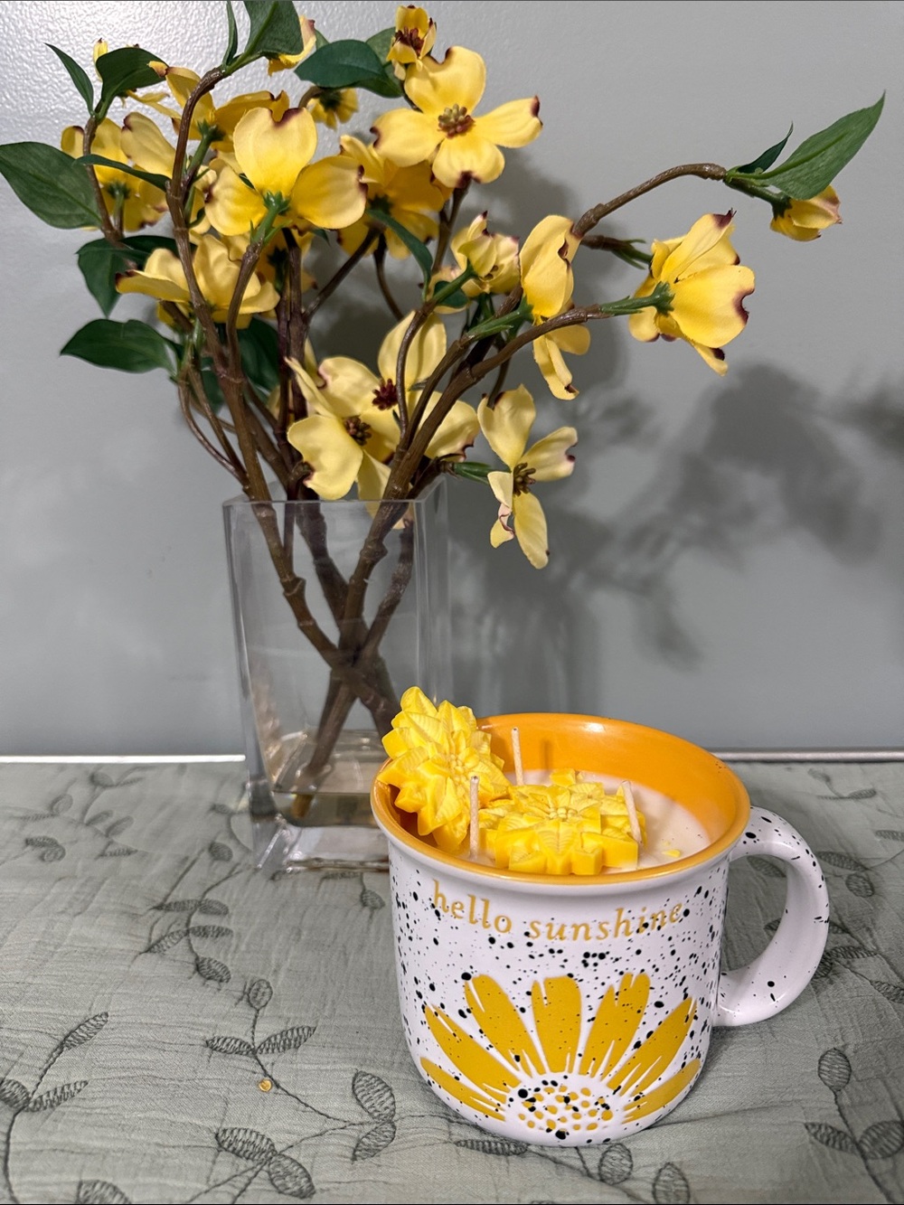 Yellow Daisy Ceramic Mug Candle - Cheerful Tabletop Accent